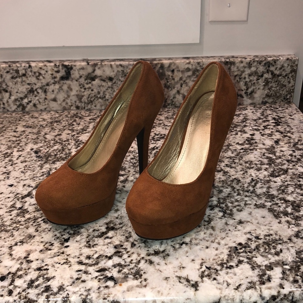 Olho tan high heels